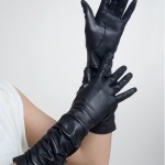 Длинные кожаные перчатки: элегантность и женственность в одном образе