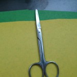 Из желтой бумаги вырежьте квадраты со стороной 5 см